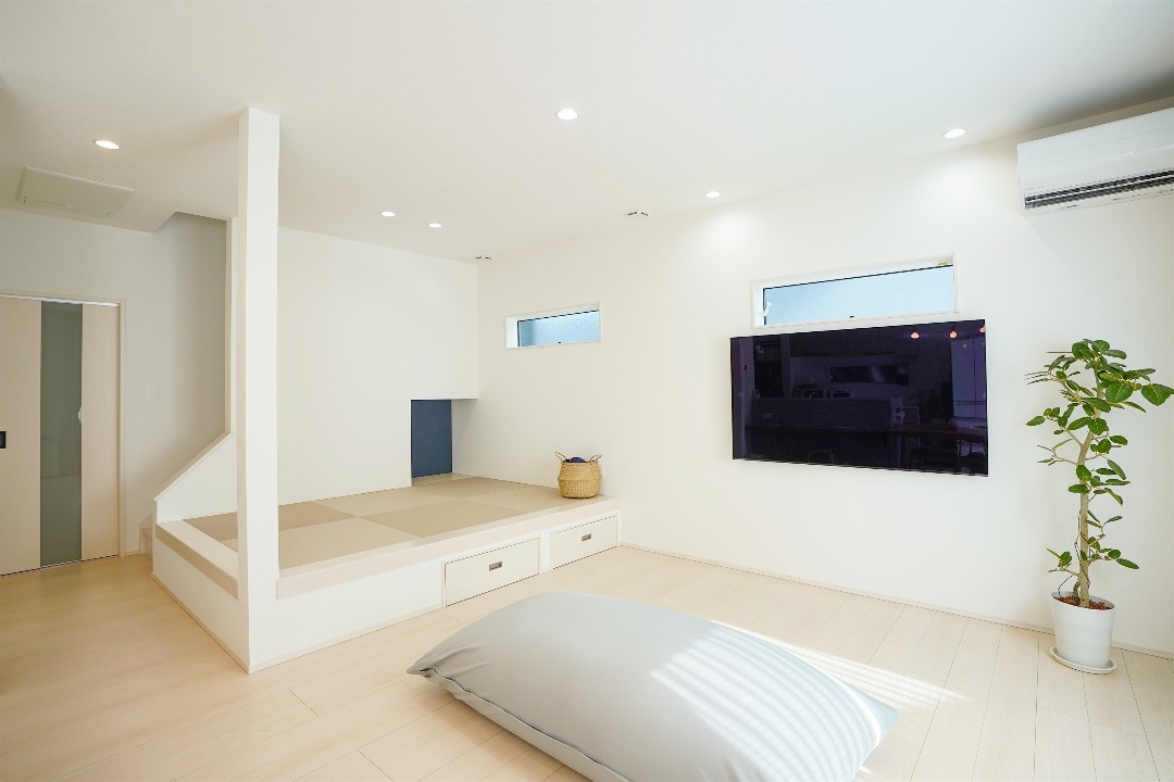 リビングに和モダンで便利な畳コーナーをレイアウトおしゃれな和室のある贅沢なLDK間取り東京・神奈川・愛知の注文住宅ならアクティエ