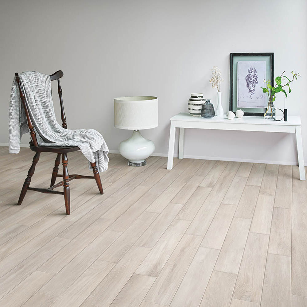 白い床でつくるインテリアのコツとは？ メリット・デメリットや実例をご紹介 家具・インテリア Re:CENO リセノ