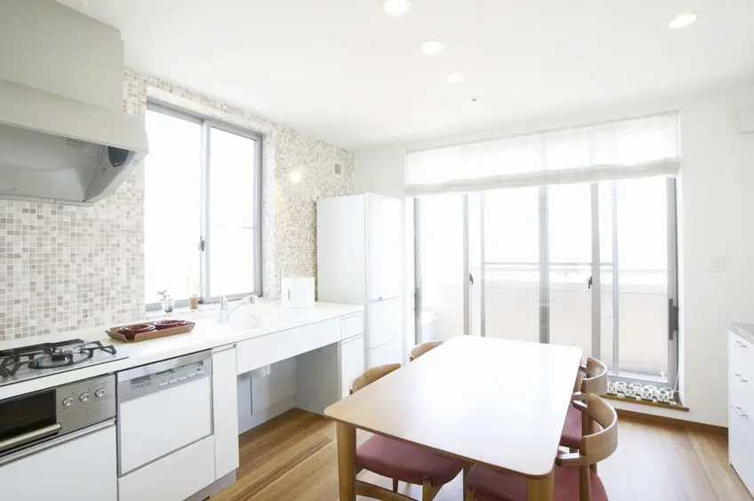 テーブルのないリビングのメリットと快適に過ごすためのコツを知ろう！ 家具・インテリア Re:CENO リセノ