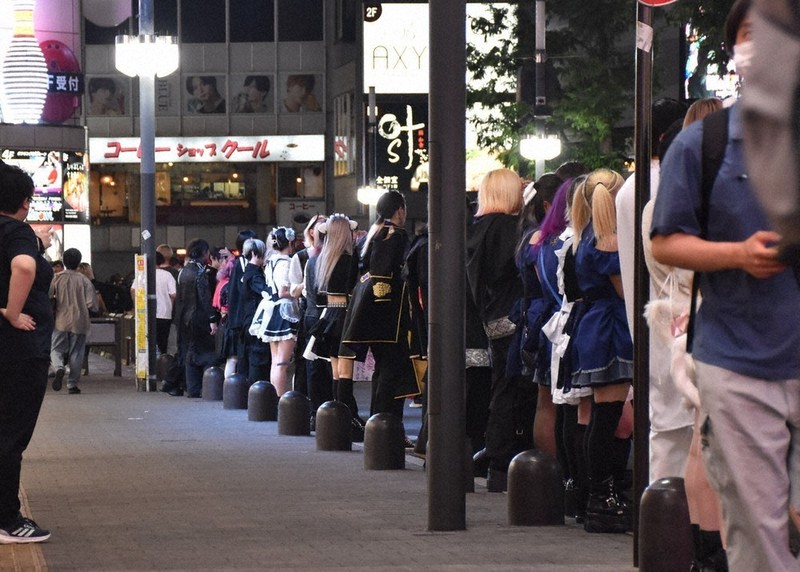 新宿歌舞伎町のコスプレイベントで初音ミク登場