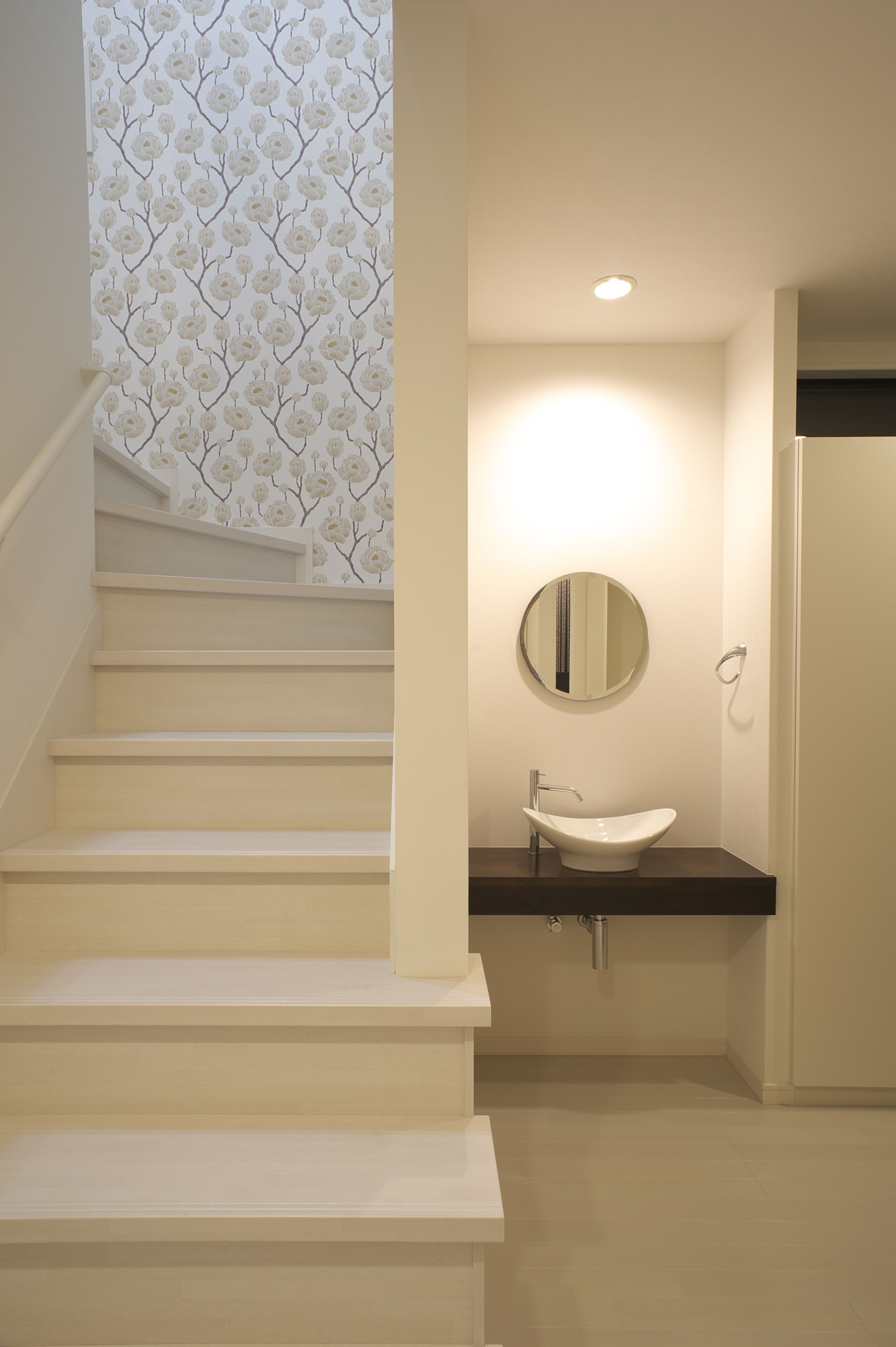 スタイリッシュな階段を取り入れてみてはいかがでしょうか？長野市で注文住宅を建てるなら自然素材の木の家専門店 田中建築