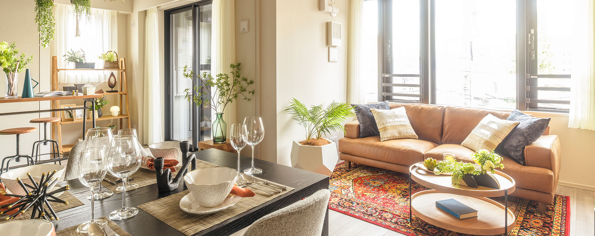 リビングは観葉植物の置き方で変わる！配置のコツ&おしゃれな飾り方実例