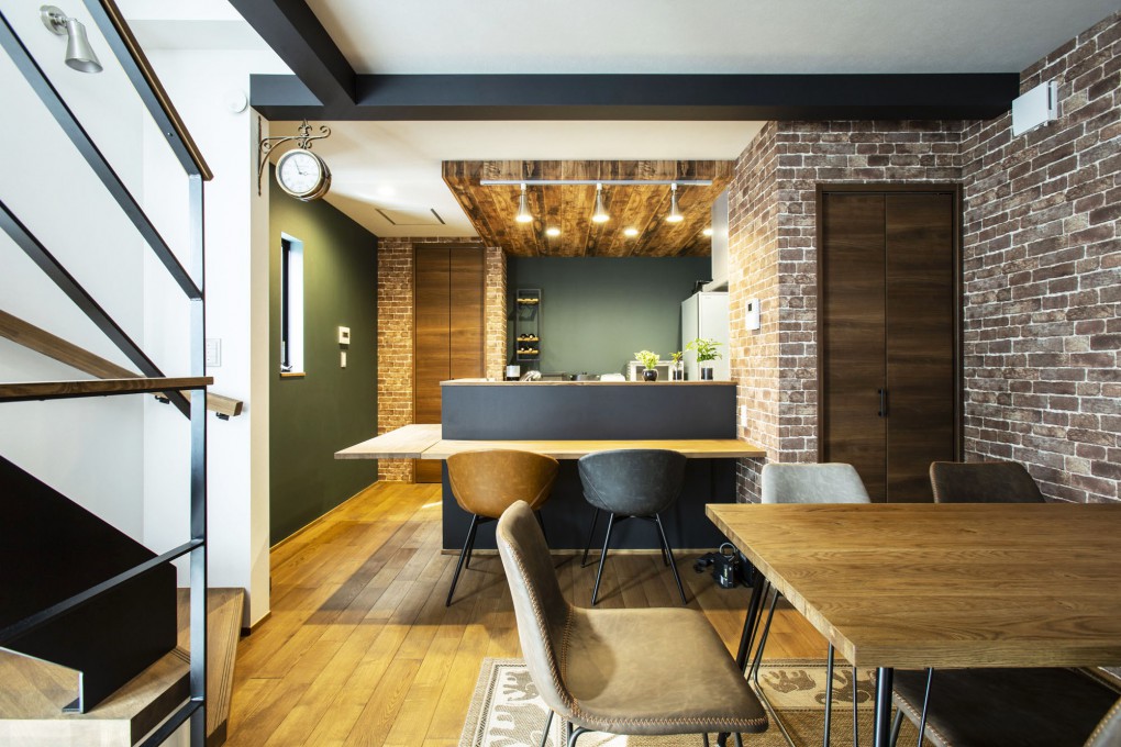 雨の日も快適！レンガが映えるブルックリンスタイルの家 - 浜松で注文住宅・新築を建てるならココハウス - COCO house