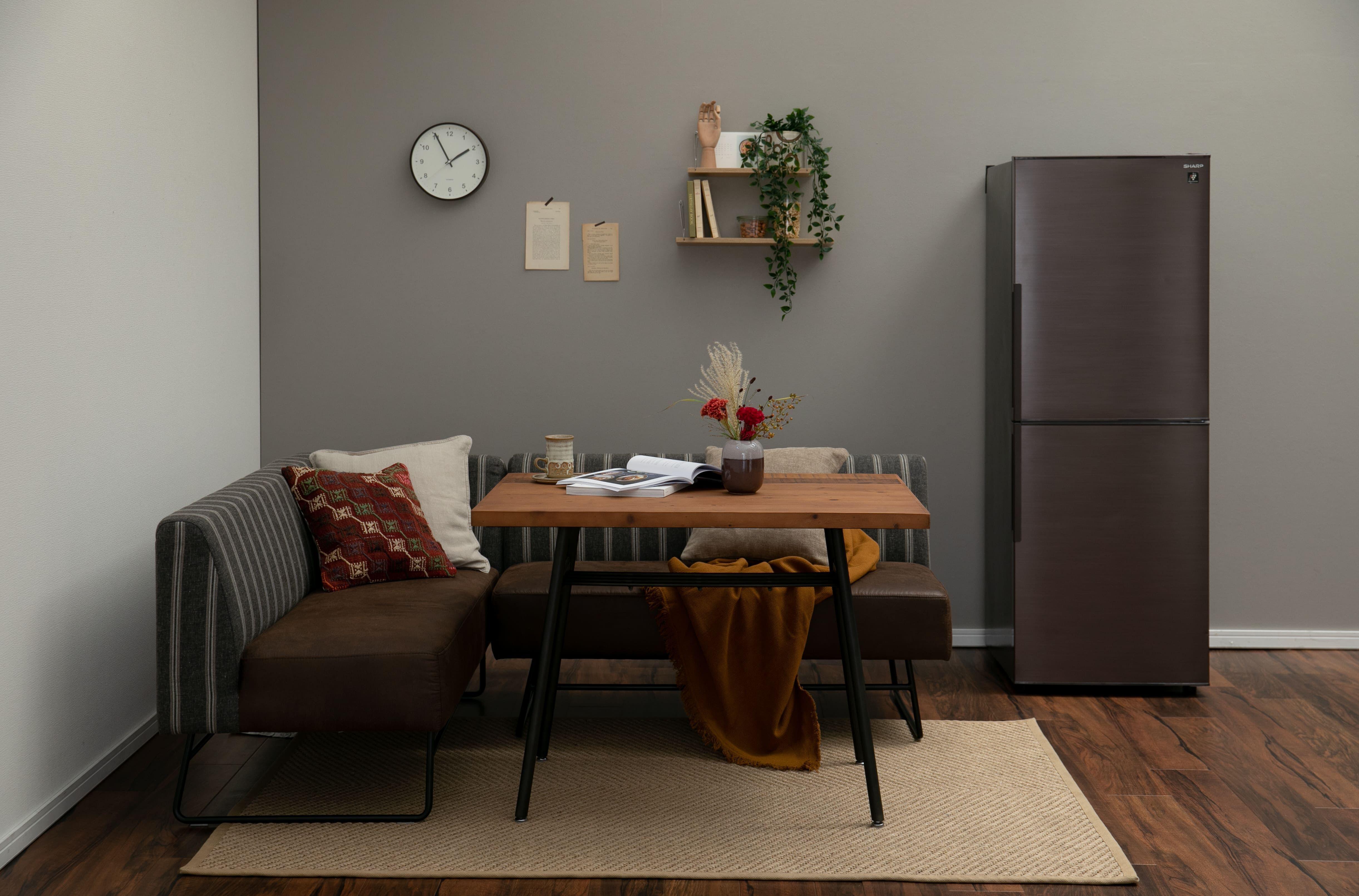 43㎡・団地・賃貸・２DK ８畳のダイニングを広く見せる「腰下の高さに揃えた家具」の工夫re:sumica
