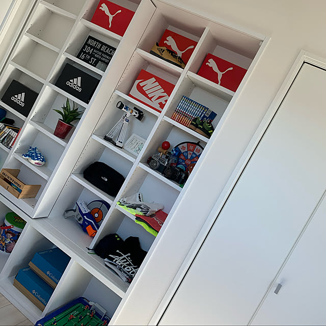 グラマラスパッツのプレゼント企画やるよ〜🎁﻿ ﻿ 1つ前のpostを見てね👀✨﻿ ﻿---------------------------------------------﻿ ﻿ どーも毎回「Before」がガチ雑なぴょりでーす。﻿﻿ さて、なかなか合うサイズが見つけられずに放置していたブックシェルフの収納