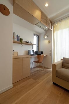 パソコンはリビングと書斎どっちに置く？使いたい時にすぐに使える収納方法folk