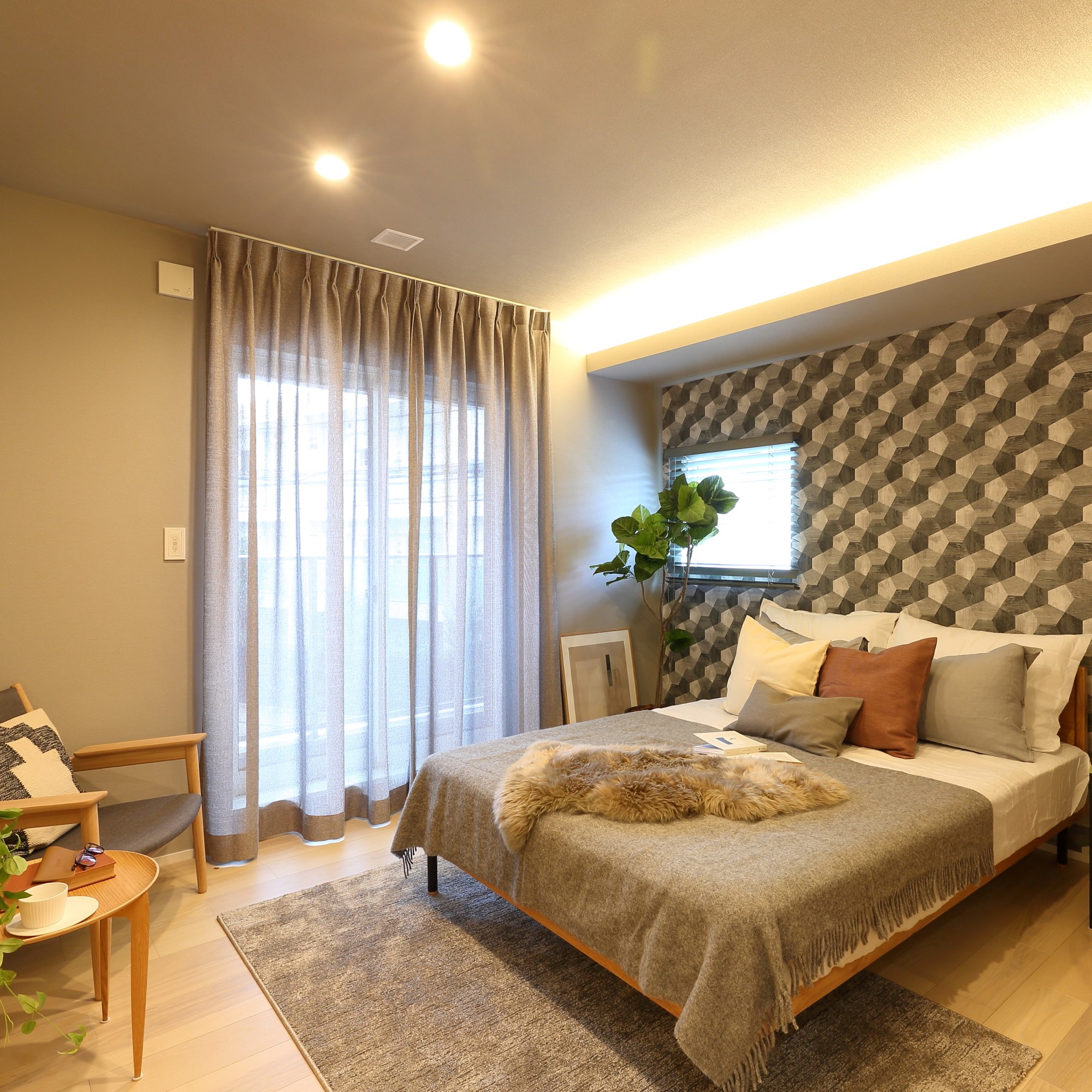 天井高2100mmの寝室。その居心地は