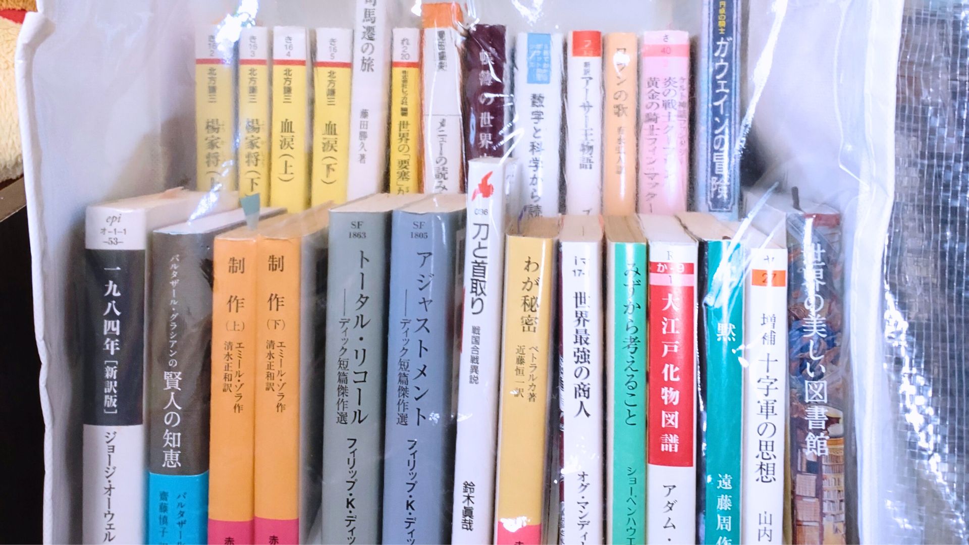 本棚を掃除する頻度ってどれくらい？「1年に1回」の人が最多、まったくしない人も。掃除の仕方も聞いてみたkufura クフラ 小学館公式