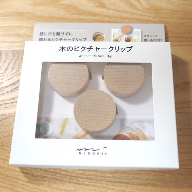 買っては溜まるポストカード。せっかくだからお部屋に可愛く飾りましょう♪キナリノ