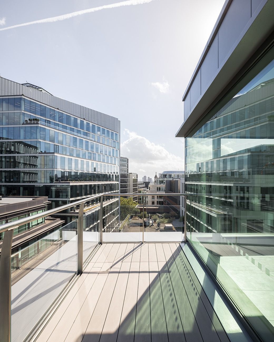 京橋エリア 高級感溢れるカウンターキッチン・ルーフバルコニー付きセットアップオフィス - 居抜きオフィスはINUKIT！ イヌキット