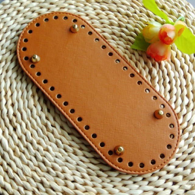 楕円形バッグ底板の付け方57目 100均毛糸。バッグ底板を使って花柄バッグの編み方。かぎ針編み