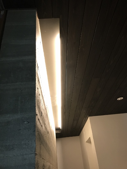 スポットライトとダクトレールで間接照明を楽しむeveryday home