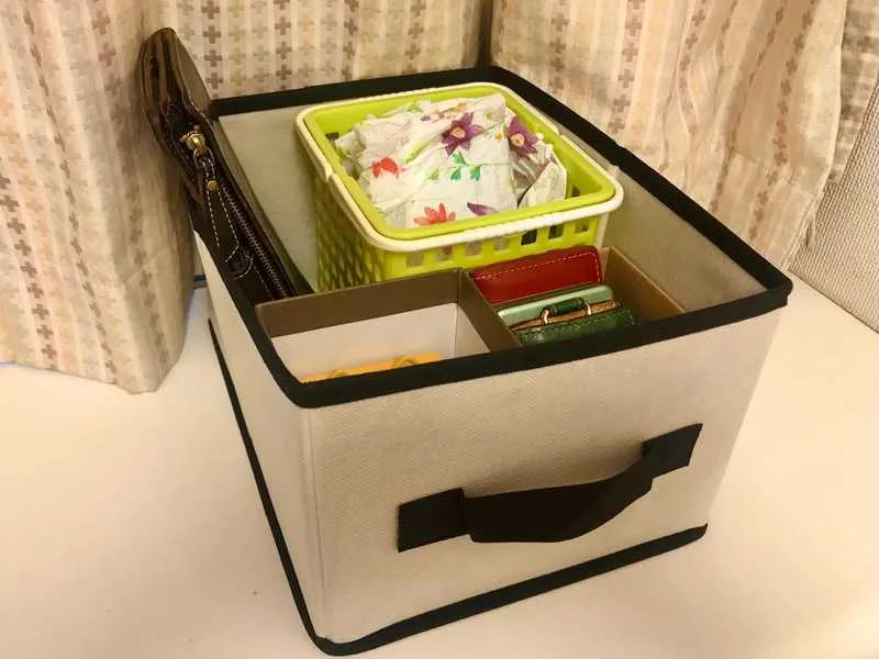 100均で販売しているフェイクレザー収納グッズの商品一覧。セリアで販売