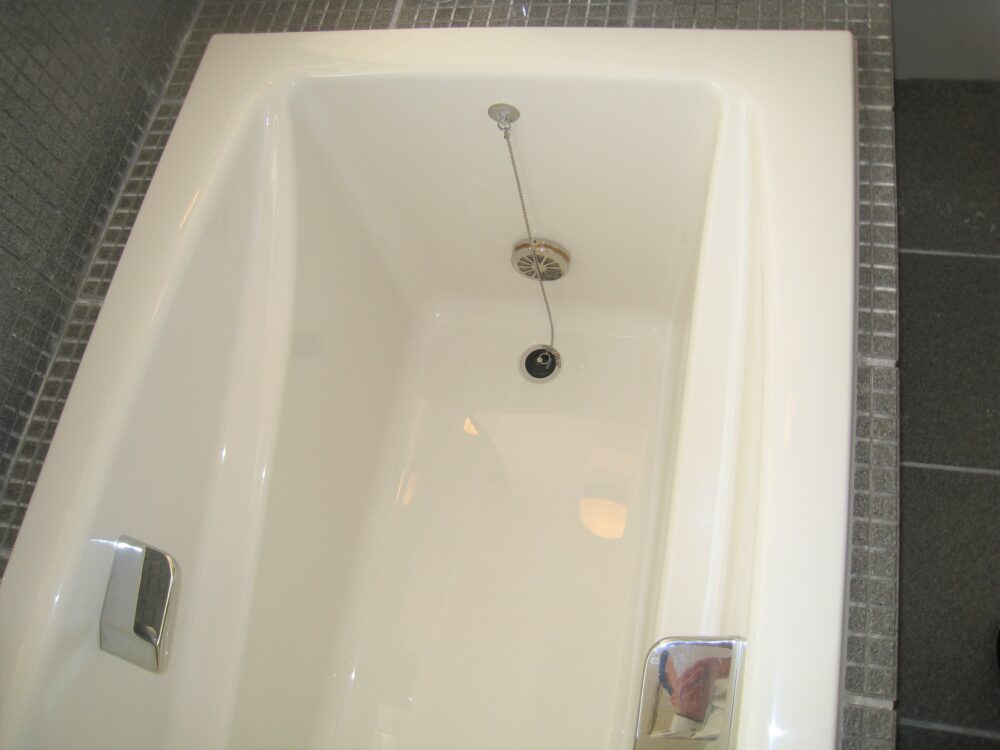 人工大理石浴槽のクラック・変色・塗装等の対処法とは？株式会社ワンクリエイト