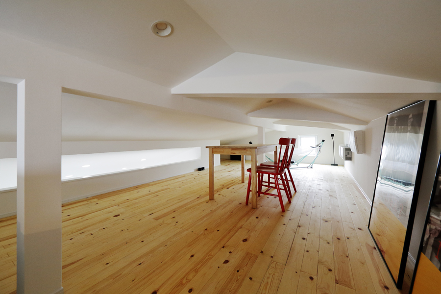 小屋裏に固定階段を無理やり付けてみた - i-smart one-storied house