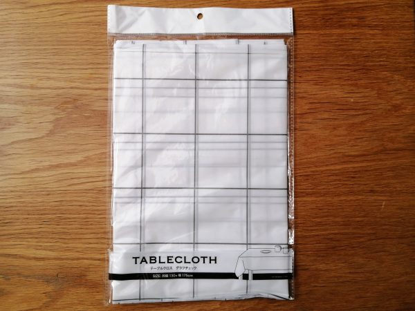 お好みをチョイスして、こだわりの空間に。ダイソーで選んだテーブルクロスRoomClip mag暮らしとインテリアのwebマガジン