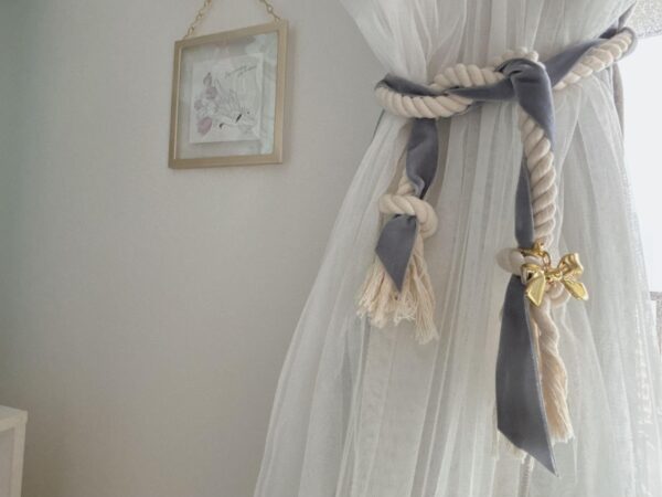 小窓カーテン フリル付きリボンアップ L-1290 巾61～100cm×丈50～120cmカーテン通販専門店インズカーテン専門のインテリアショップ