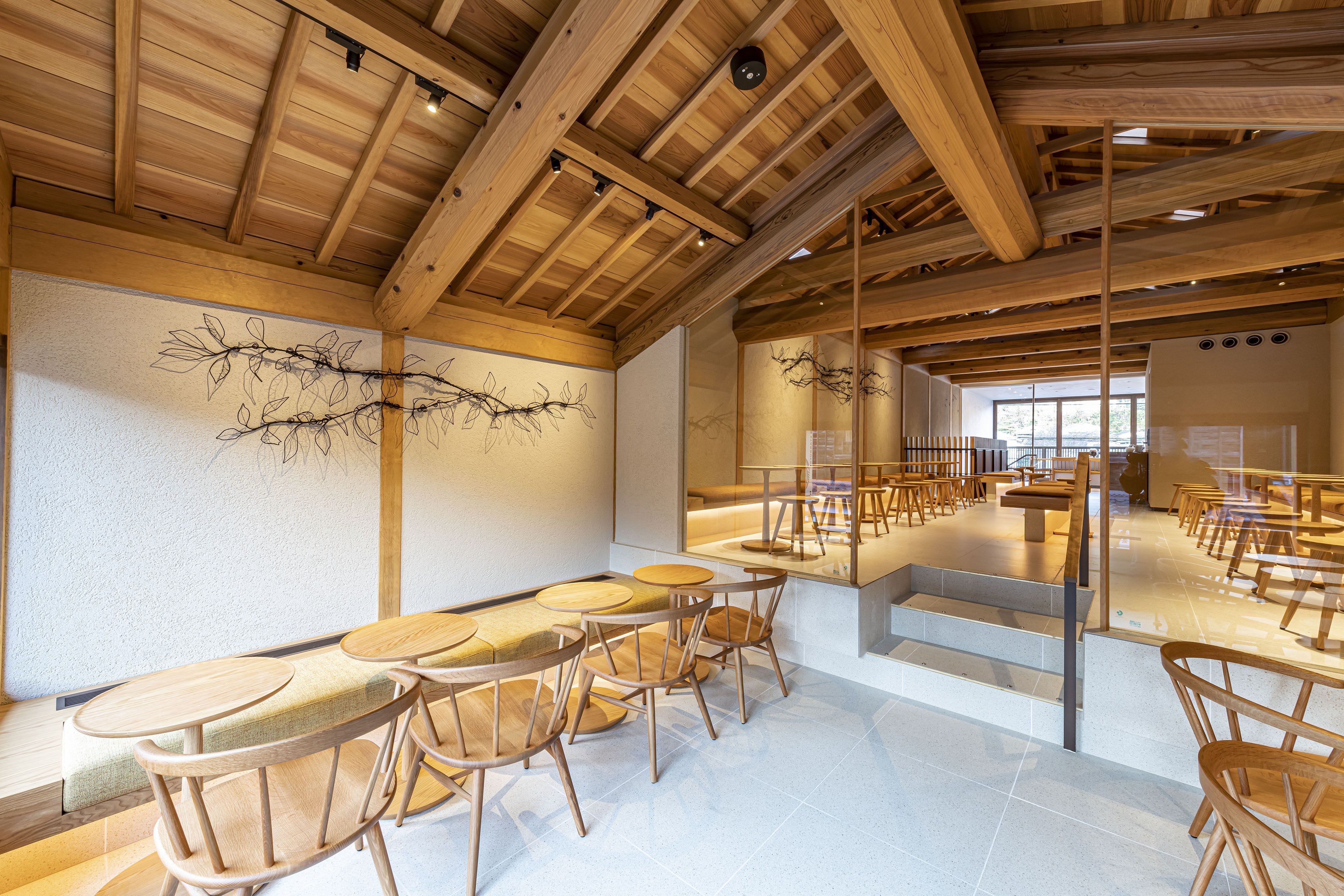 スタバのコンセプトや内装デザインの特徴とは？魅力的な店舗も紹介！ – 店舗デザイン・店舗設計から内装工事までワンストップで対応IDEAL