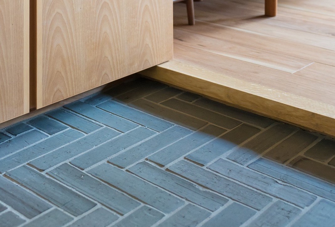 玄関施工例を集めてみました❗️ 人気のテラコッタ風のタイルもありますし、かなりお得なアウトレット商品も載せています✨ タイルが最も使われやすいところだと思いますので、是非参考にしてみて下さい😄玄関タイル玄関新築マイホーム新築計画新築一戸建て