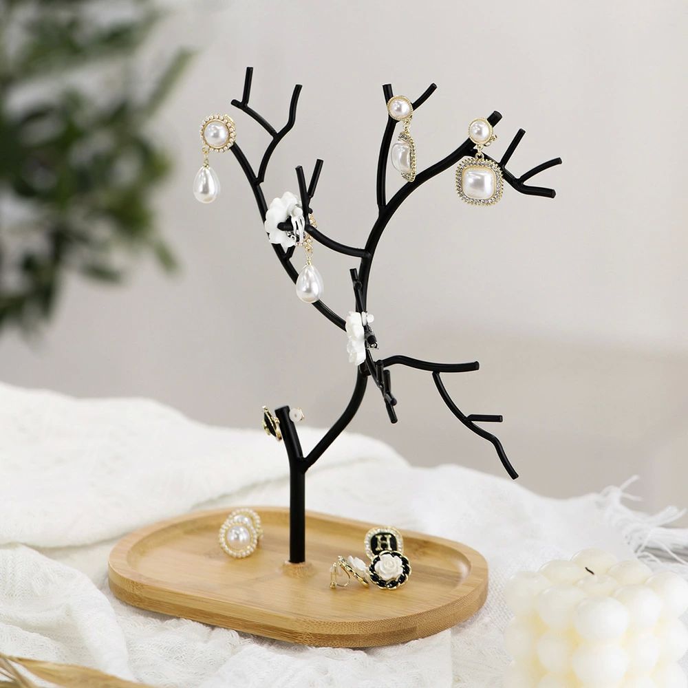 木のジュエリースタンド