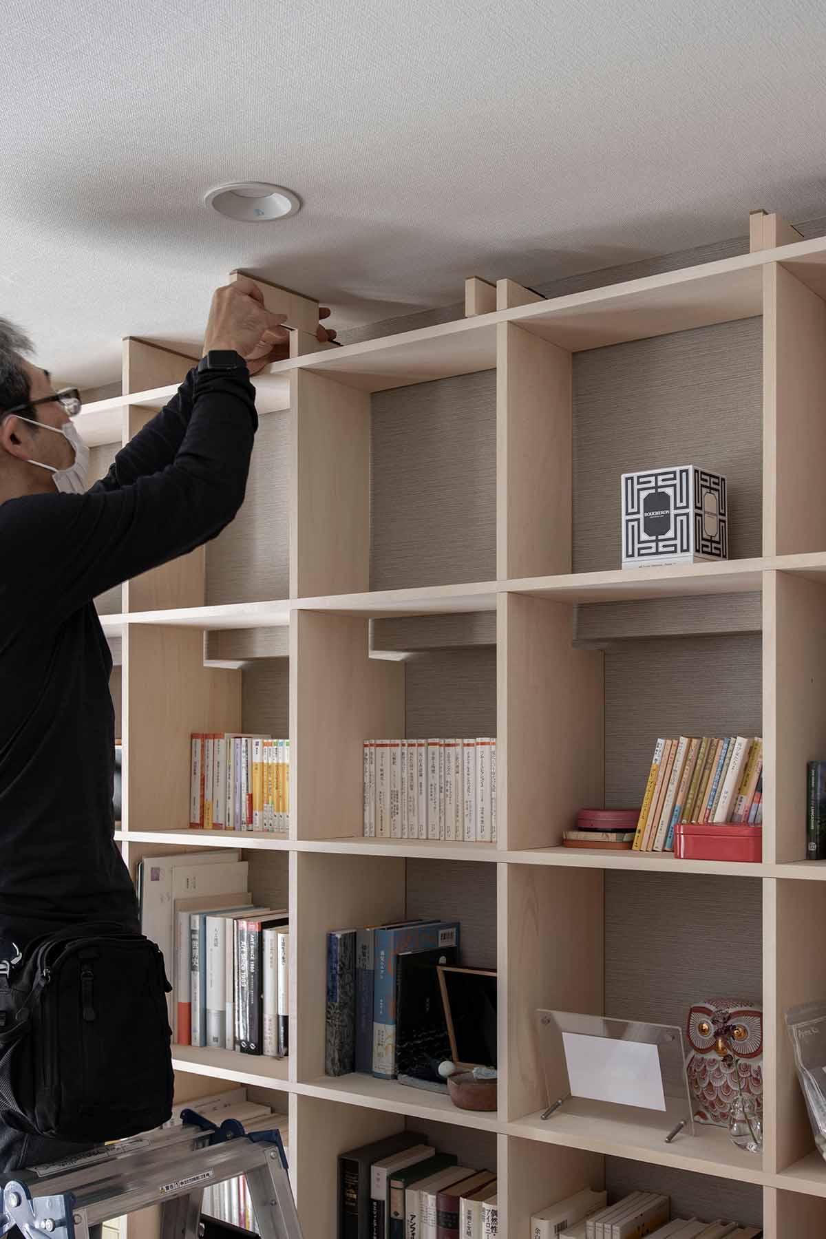 賃貸でもOK！壁を使った「 空中収納」でリビングすっきりESSEonline エッセ オンライン