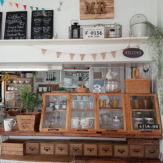 キッチン背面をおしゃれに彩る「飾り棚」 の実例後悔しないためのポイントや後付けについても解説デザイン・性能、価格にこだわった注文住宅 千葉で家を建てるならクレアカーサ