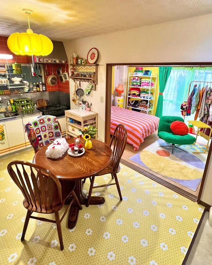 レトロインテリアの魅力！おしゃれな部屋作りのコツと実例11選インテリアまとめサイト -LUV INTERIOR