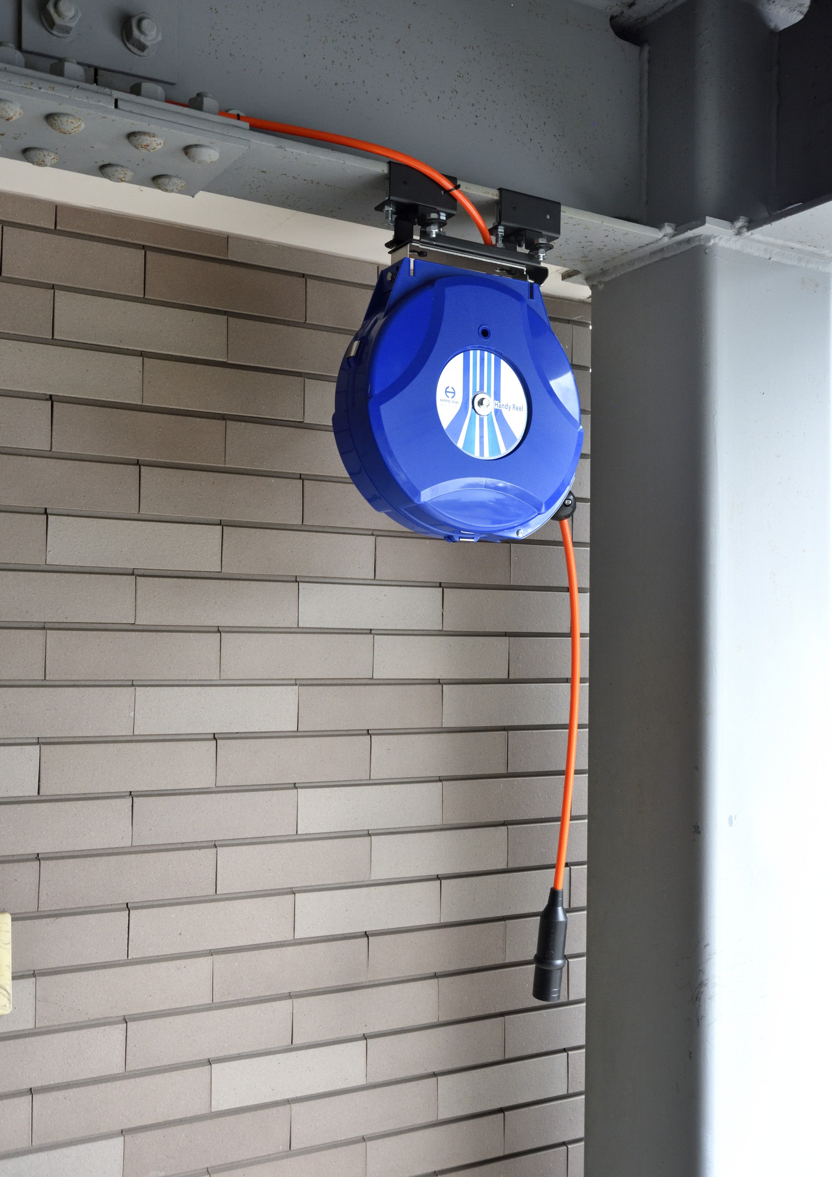 YARD BUTLER 壁取付式スイベルホースリールSRWM-180