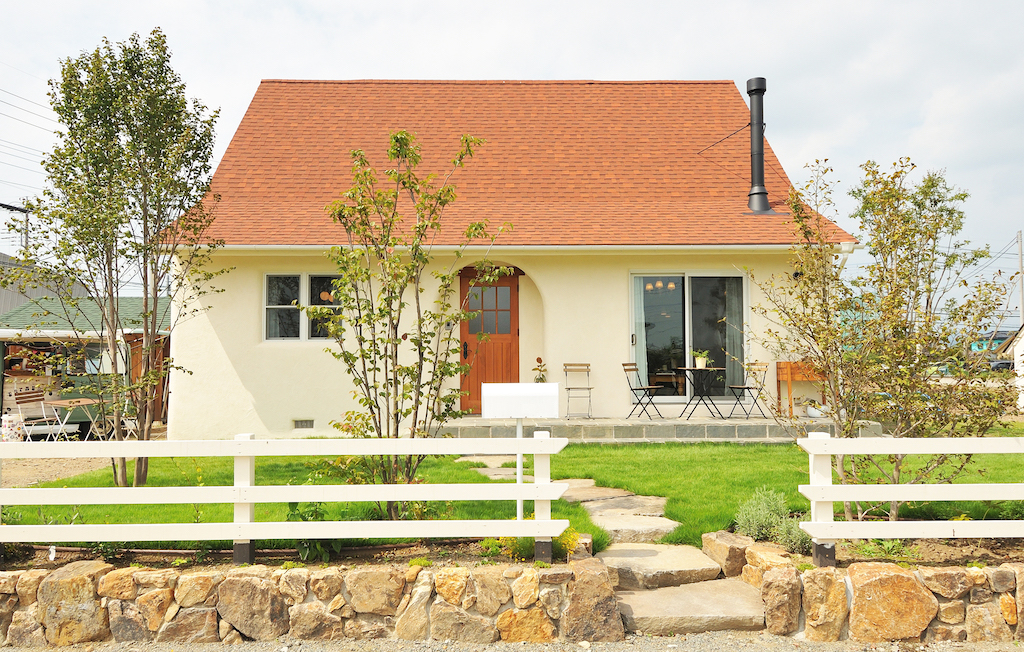 木の香りに癒されるカフェのような可愛い家は、子育て世代に嬉しい家事ラク動線も完璧！ 福島県暮らしとおしゃれの編集室