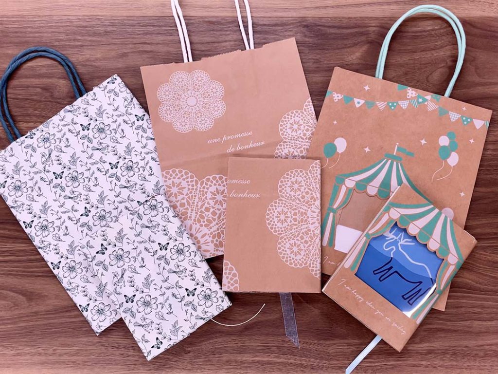 紙の手さげ袋つくり B 組立済アーテック 美術 パッケージデザイン 小学校 小学生 中学生 中学校 学校 子供 手作り キット イラスト :キープオンショップ・学習保育イベント - 通販 - Yahoo!ショッピング