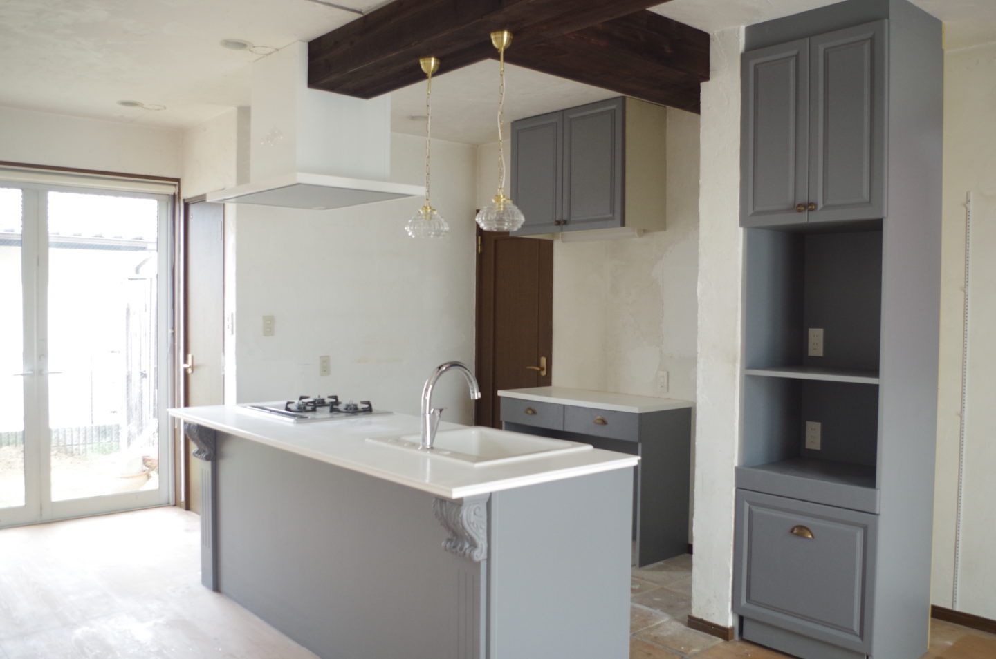 ホワイト×ブルーグレーでつくる、優しく可愛い北欧風キッチン」 by mikoさん2023年2月25日- エキサイトニュース