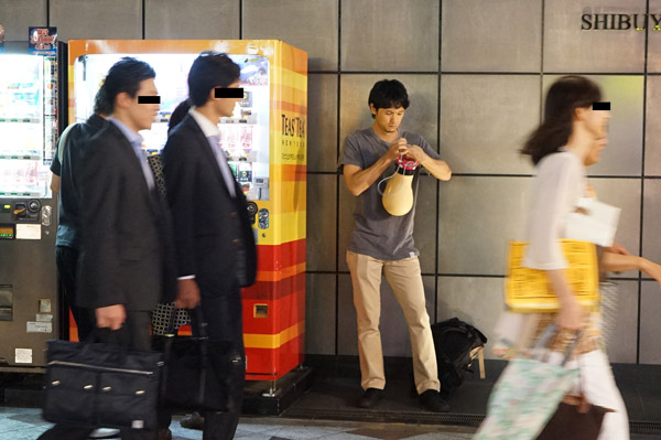 ナンパの聖地スポット渋谷の路上で1週間「逆ナン待ち」してみた | オモコロ