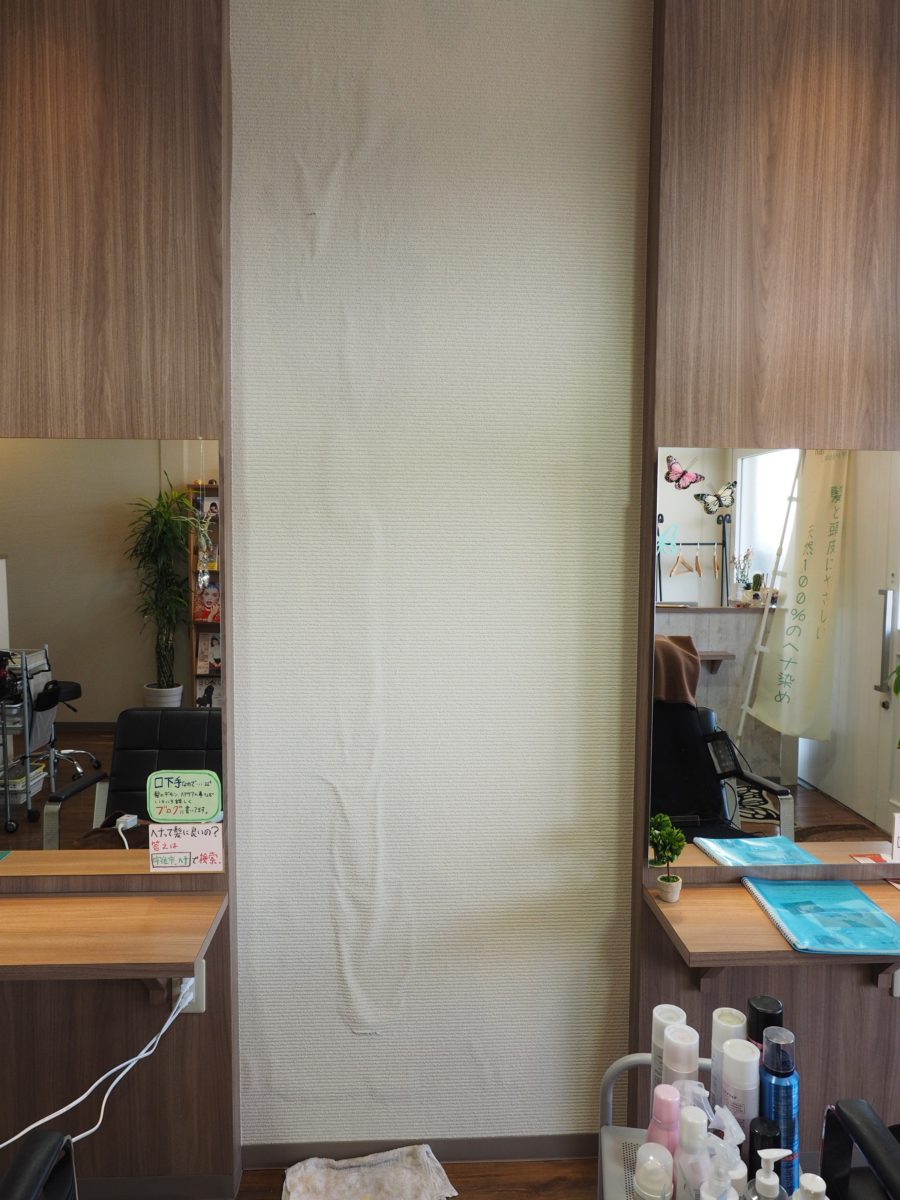 新築の壁紙なんですがこの筋になって浮いているのは、何故なんですか？消え- Yahoo!知恵袋