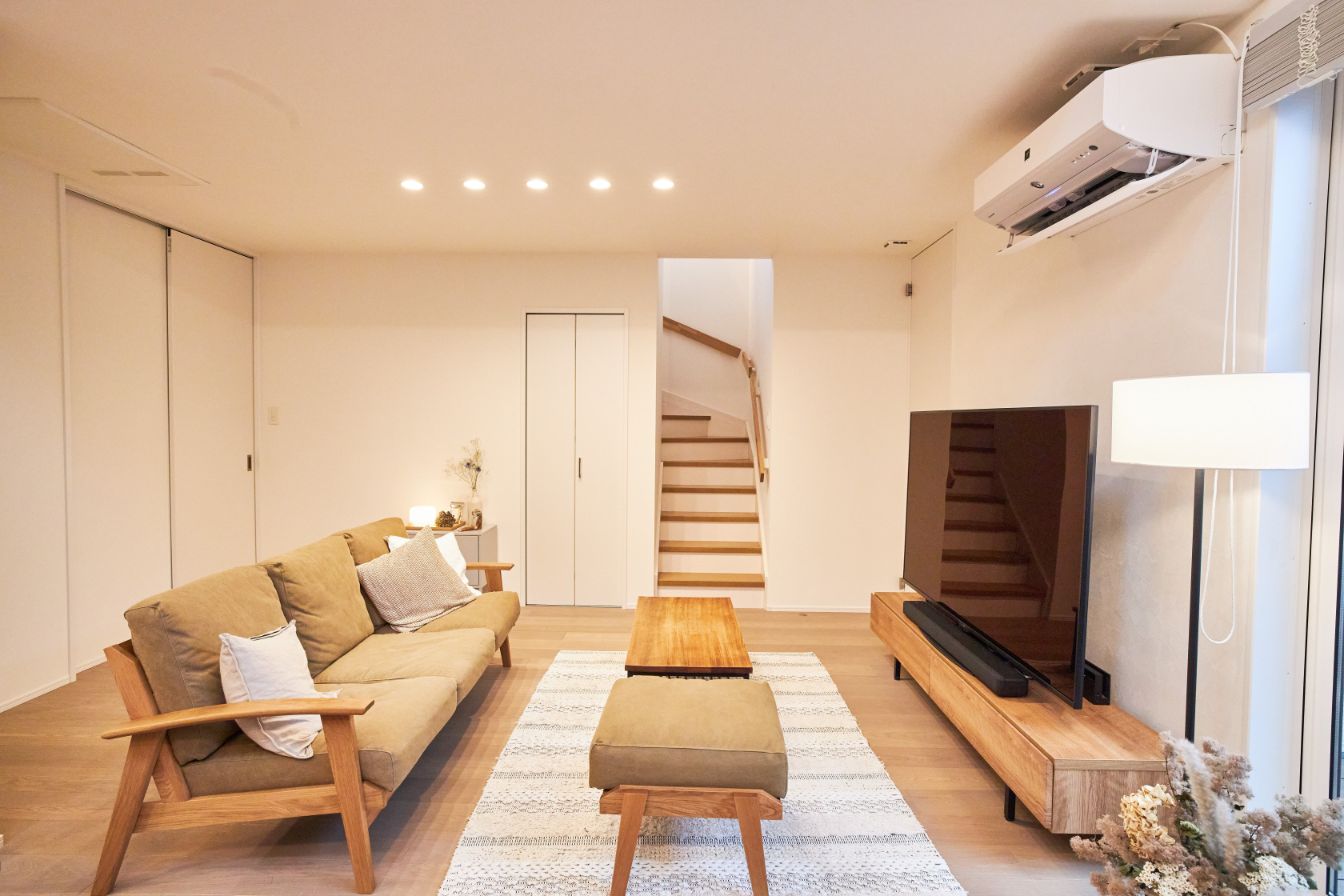 リビング階段のメリット・デメリットは？注意点や対策についても解説リフォーム費用の一括見積り -リショップナビ