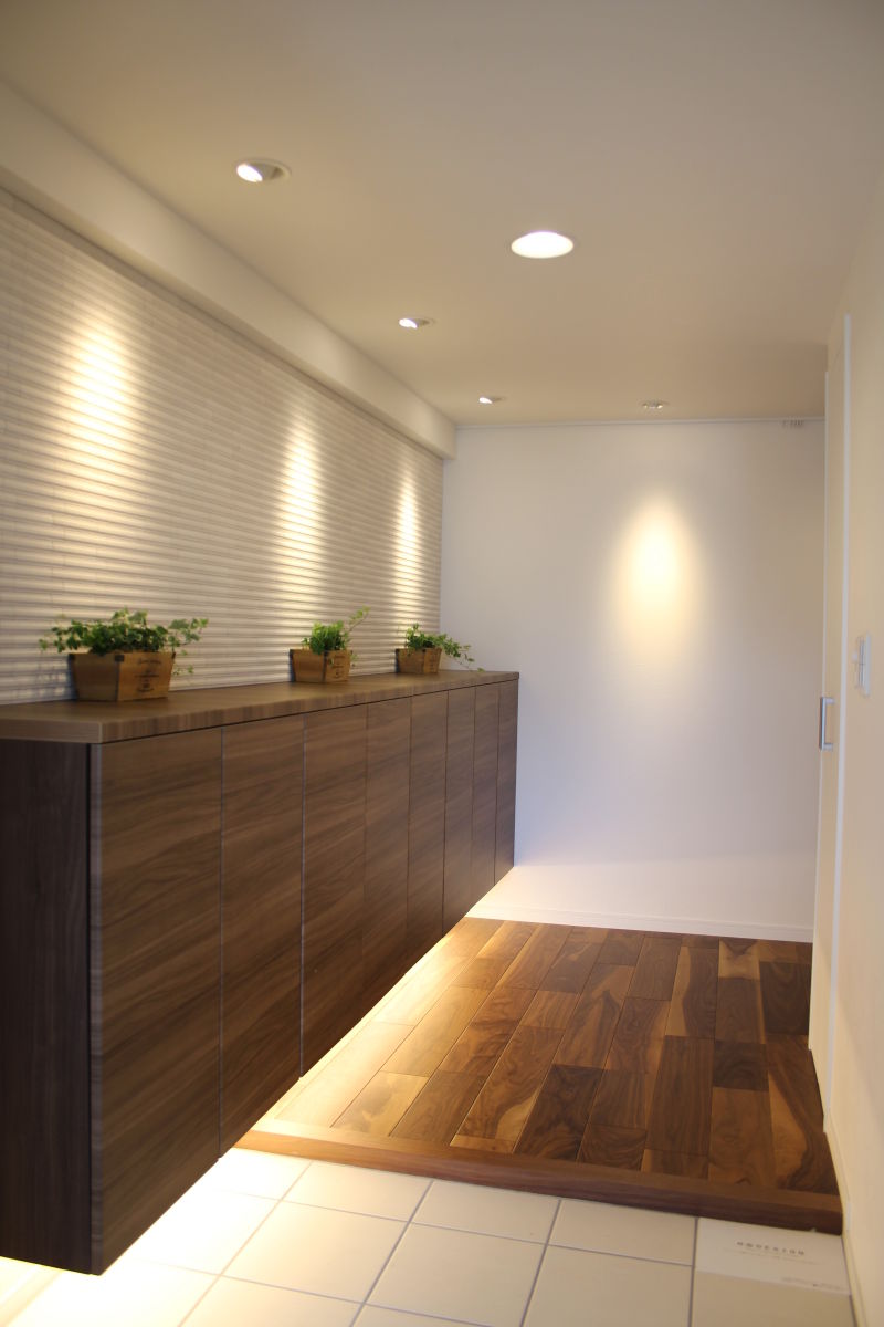 高級感のある玄関インテリア、10の事例。モダンからホテルライクまでクラフト