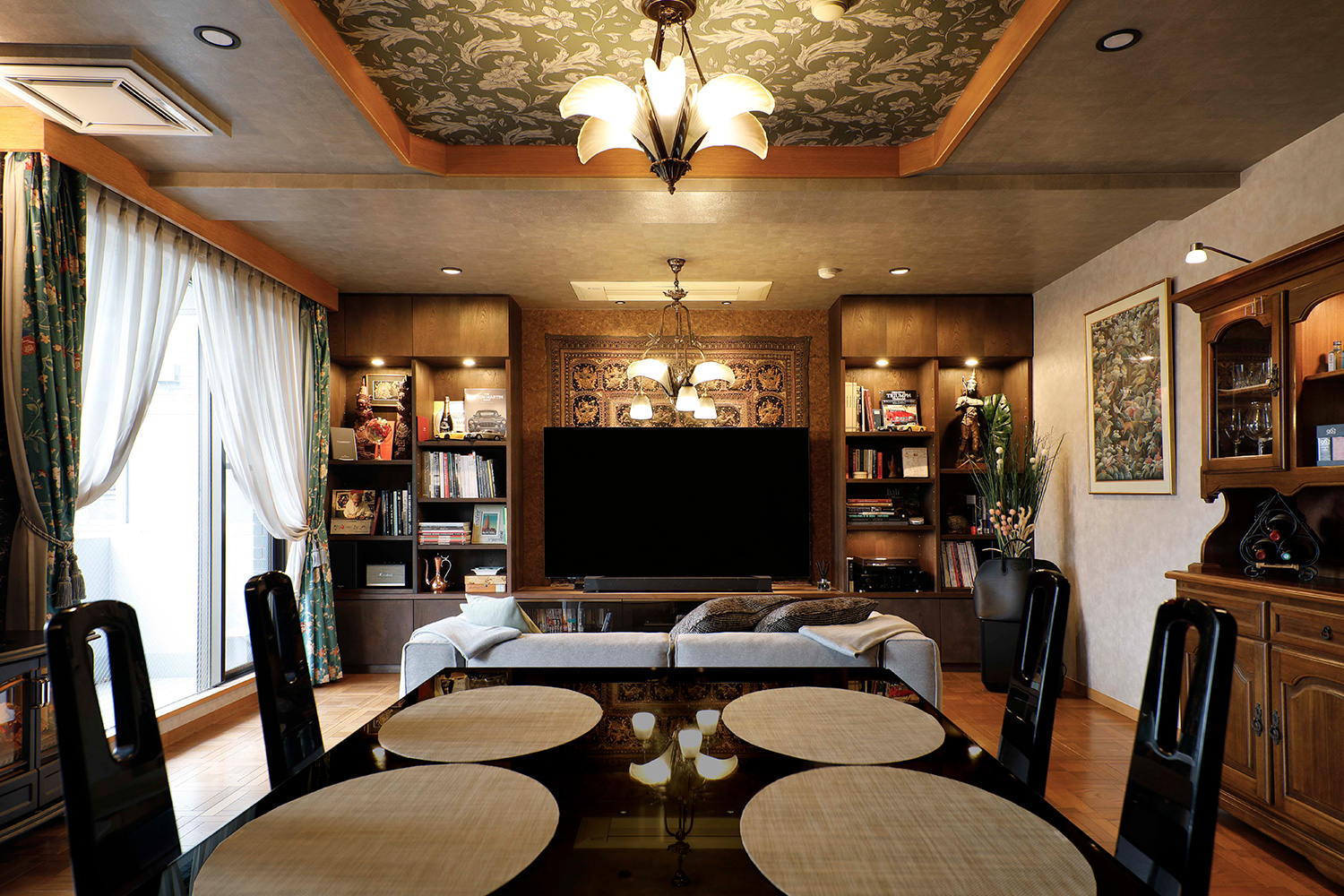 プロが選ぶ アンティークな雰囲気を作る壁紙10選！コーディネート事例とともに上手に取り入れるコツをご紹介Hello Interior NOTEノート