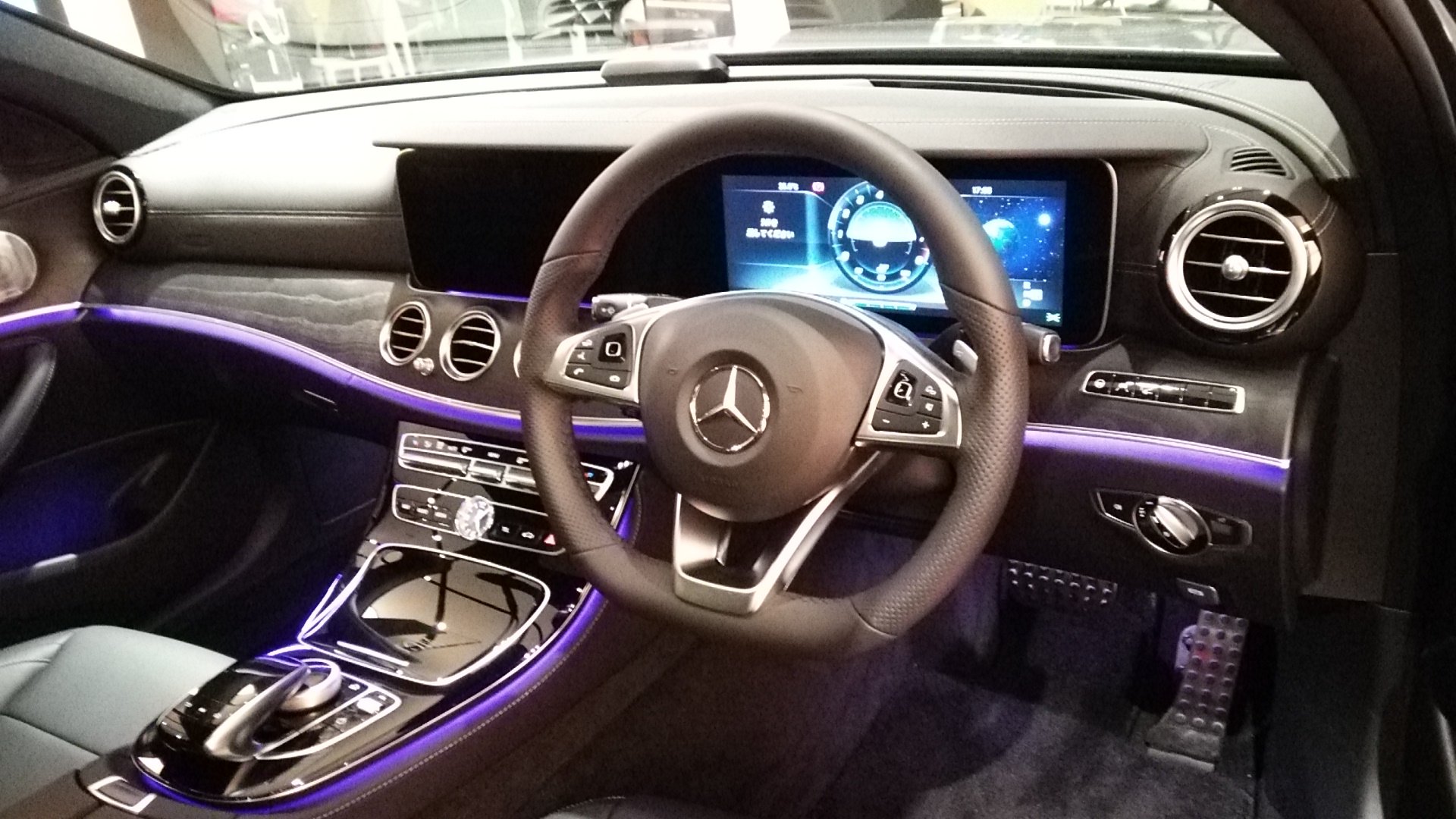 Amazon車のアンビエントライト 4点セット 車内環境光 アンビエントライトシステム 車用イルミネーション 64つ発光モード 中央制御調整メルセデスA CLAクラス W177〜W188 メルセデスGLB W247用Aライト・アクセサリ車＆バイク