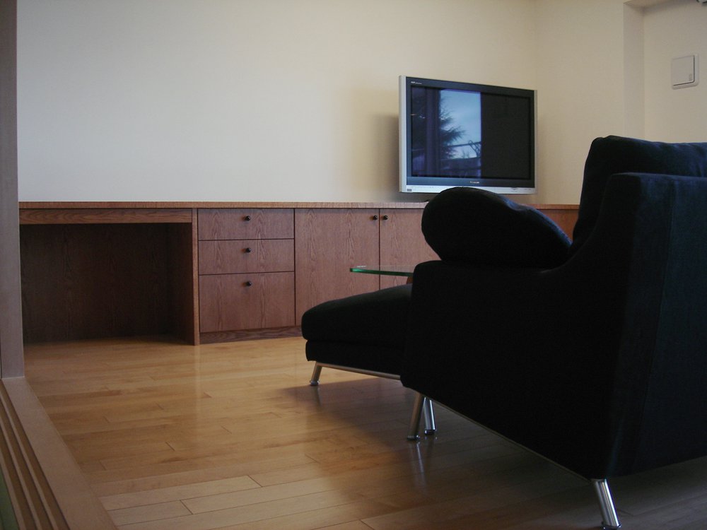 タモの間仕切りカウンタータイプのテレビボードゆるやかに優しくつながっている注文家具屋フリーハンドイマイ注文家具屋フリーハンドイマイ