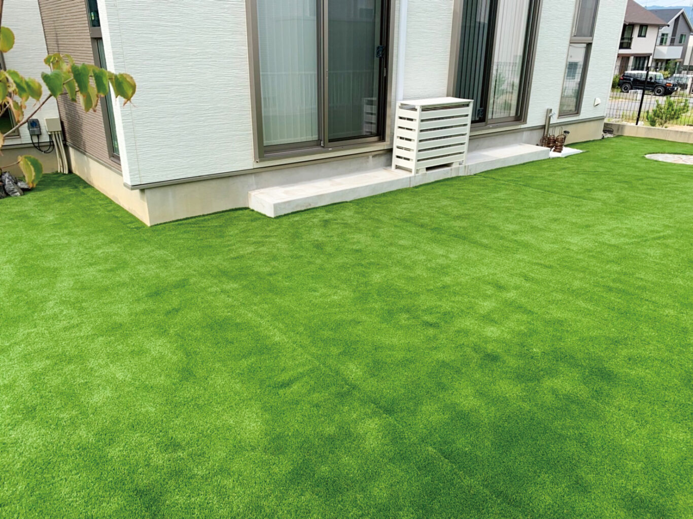 ベランダに人工芝を敷くメリットと注意点とは？上手に敷くポイントも解説 -人工芝全国販売＆施工業者 愛知県名古屋市でリアル人工芝をお庭に提供最上級 人工芝-匠