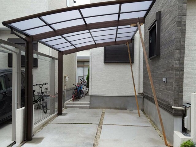 カーポートを外壁にピッタリとくっつけて取り付けできない理由 壁から10cmは離す 庭ファン