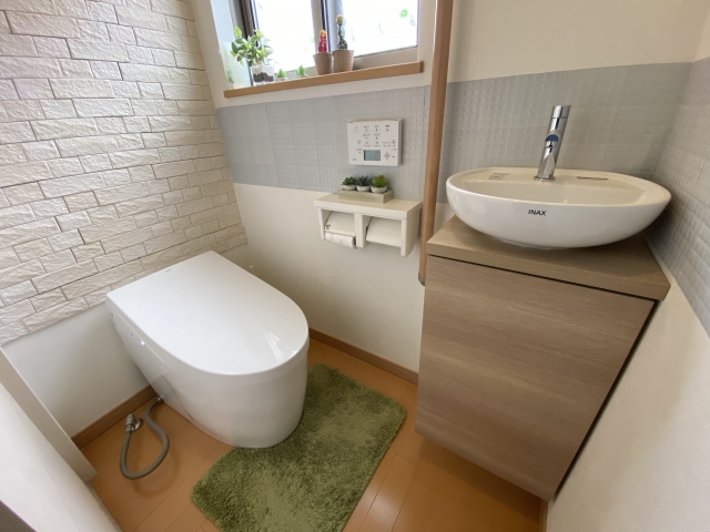 トイレのインテリアをおしゃれにするコツは？ポイントや注意点、実例もご紹介cozy life コージーライフ