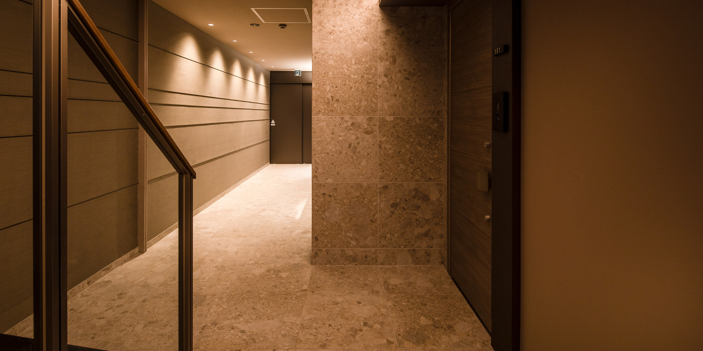 ロビーの壁はトラバーチン！新着情報公式 栄のビジネスホテルなら名古屋ガーランドホテル