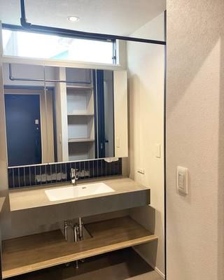 人気の フィオレット重厚感のある天板と、 お手入れのしやすいシームレスな デザインが人気のフィオレット。 天板は、