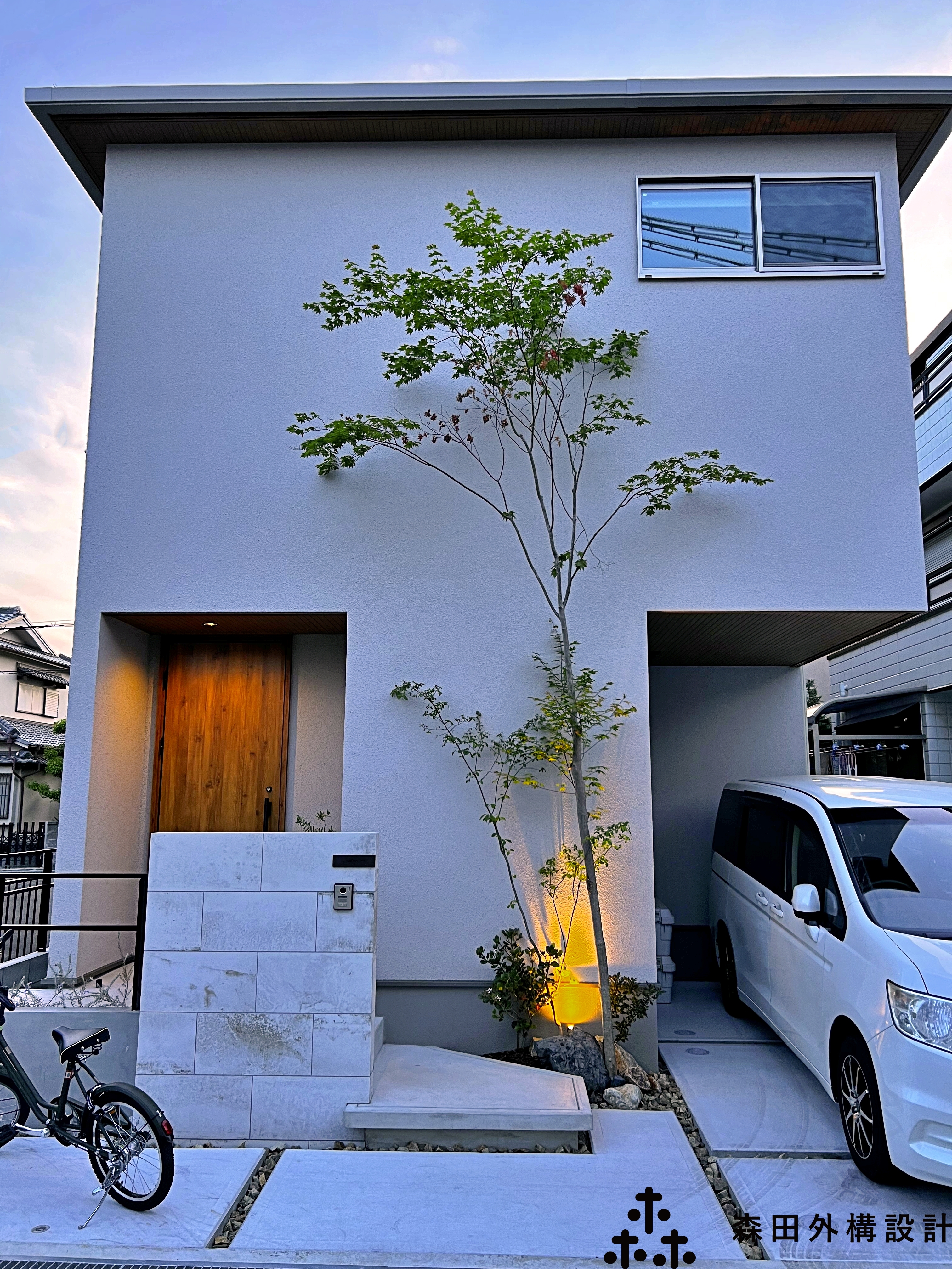 タイル調の門袖壁がスタイリッシュ森田外構設計