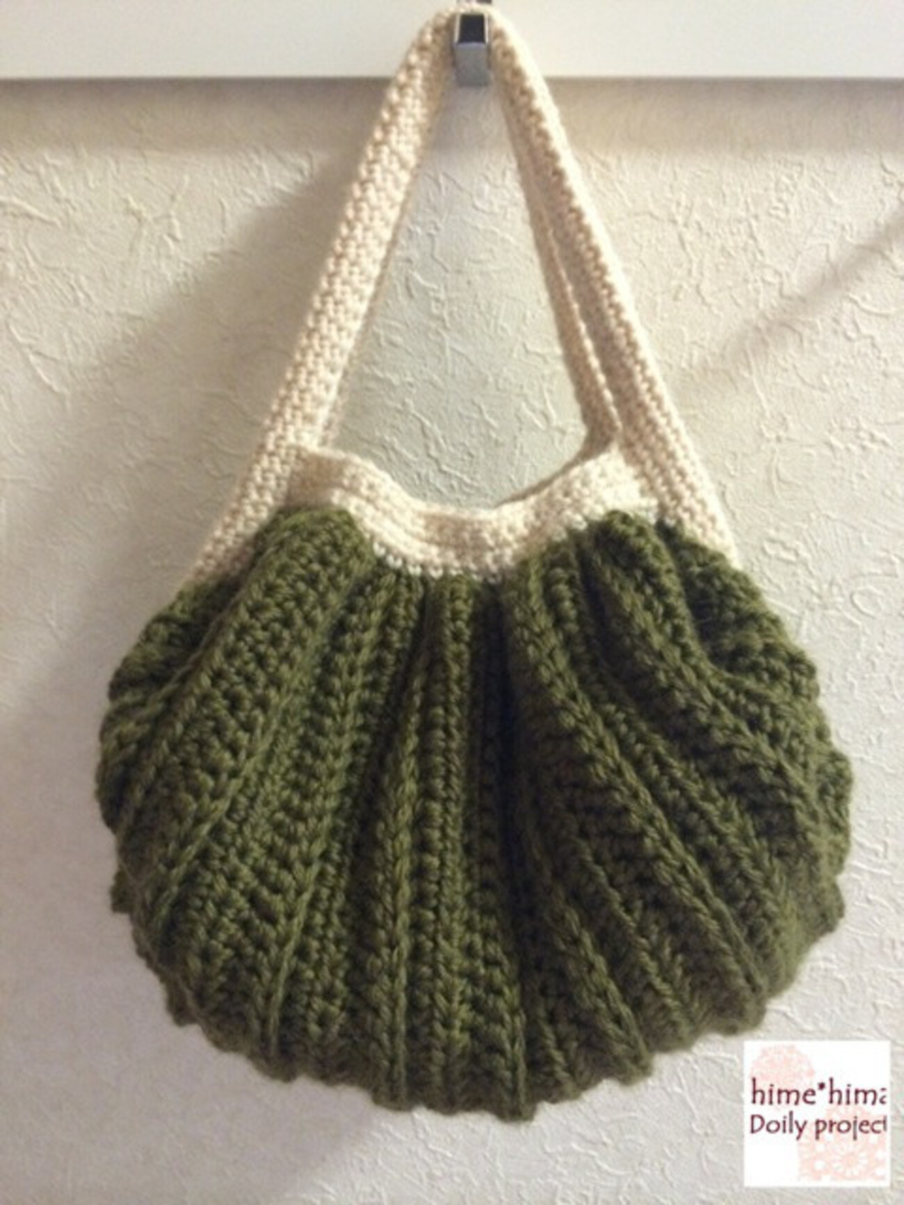 バッグ編み初めてさんにもおすすめ◎, 巾着ネットバッグの編み方をさくっと解説していくよ〜！🎀,マクラメヤーンではなくても、どんな毛糸でも可愛く仕上がります🧶✨, ゆっくり解説バージョンはYouTubeで公開しています🌟,Instagramプロフィールから飛べます✈️ ,編み物 かぎ針編み クロッシェハンドメイドかぎ針編み好きさんと繋がりたい編み物好きさんと繋がりたい