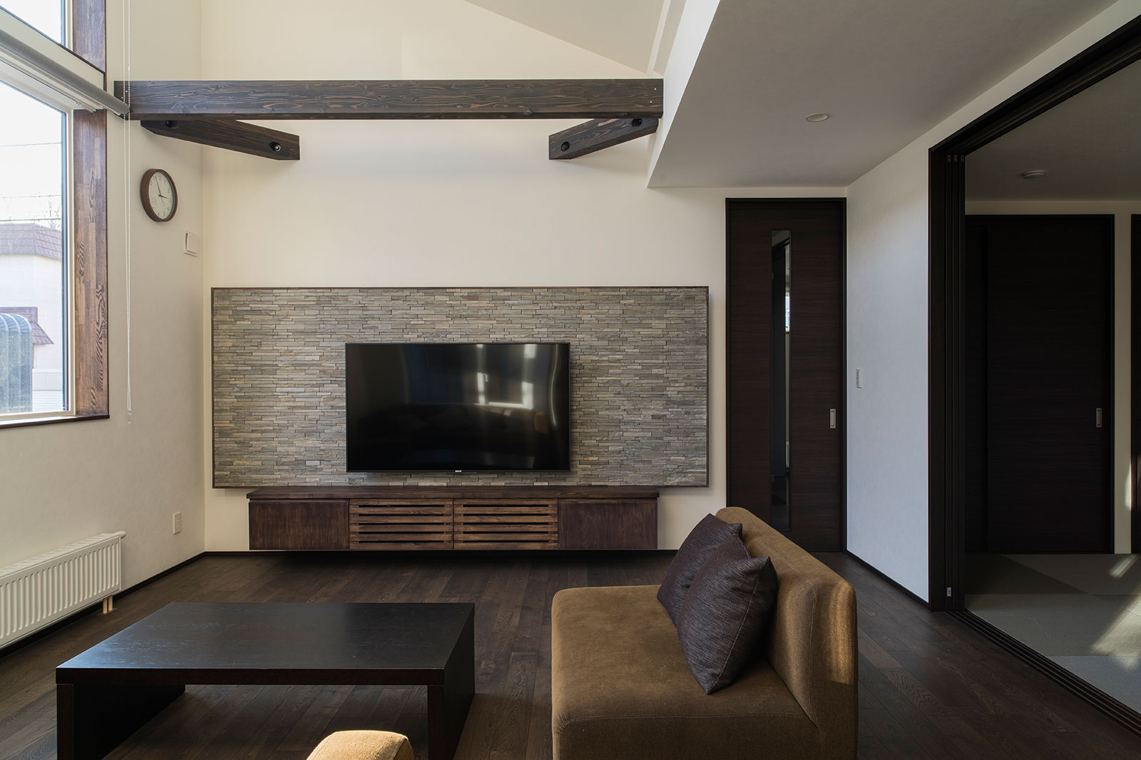 壁掛けテレビ用背面カバー トータルインテリアプロデュース イデアスペース