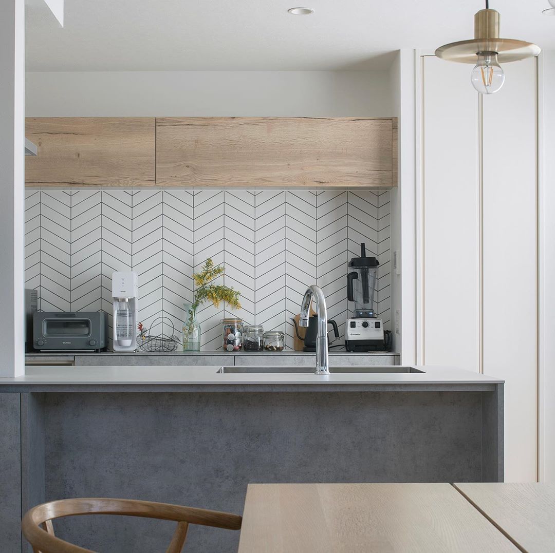 キッチン背面収納インテリア カップボード＆タイル＆クロス！リノベキッチンをブログで紹介中古マンションリノベで快適生活