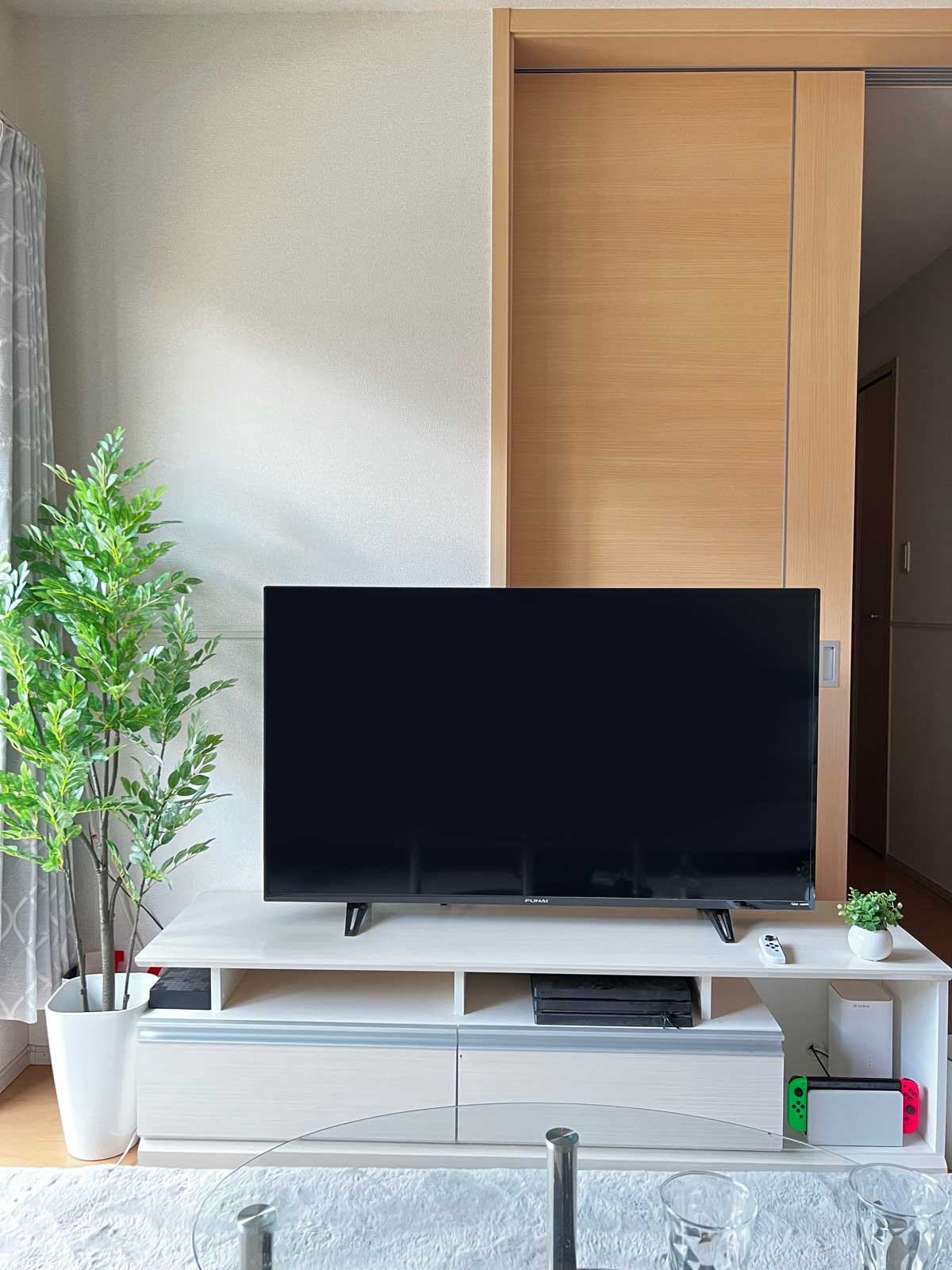 TVボードコーナーに観葉植物を置いてみたにばばが投稿したフォトブックLemon8