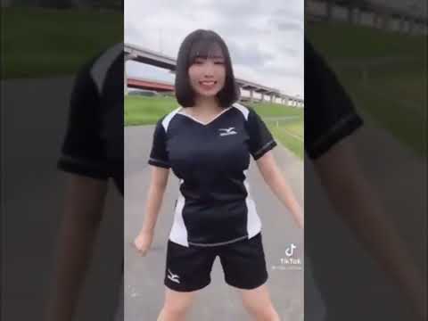 【乳揺れ】胸振り激かわ巨乳水着お姉さん♪【TikTok】#Shorts