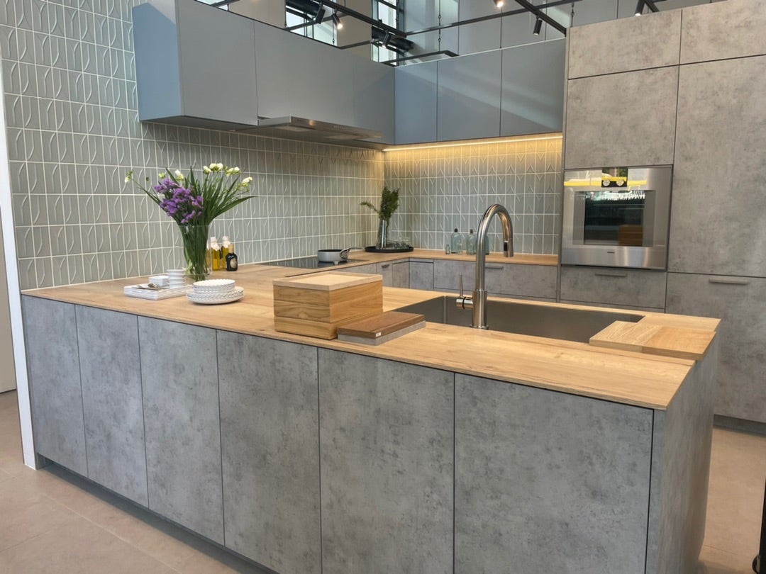 キッチンハウス べトングレーかオニキスグレーか、ピアノメルクリオか。 - Koko's New House Project